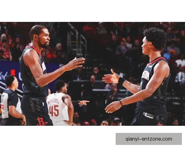 杜兰特三节高效砍下25分火箭五连胜轻取爵士阿门误伤小史密斯引关注